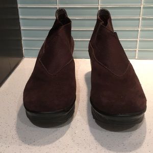 Bernie Mev suede shoes size 8.